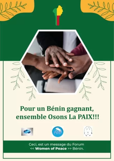 Plusieurs mains superposées symbolisant l'unité et la paix dans un cadre décoré aux couleurs du Bénin avec un message écrit en français pour la paix