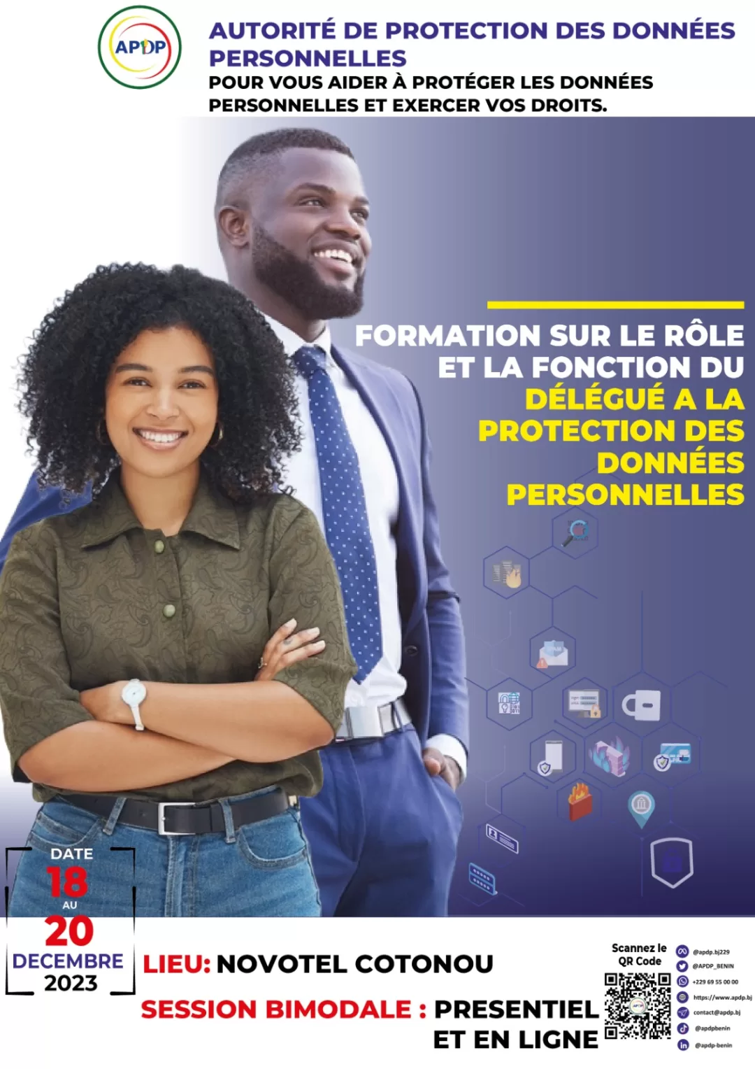 Deux personnes souriantes posant devant un fond avec texte informatif sur une formation professionnelle en protection des données personnelles