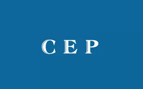 lettres blanches cep en majuscules sur fond bleu uni