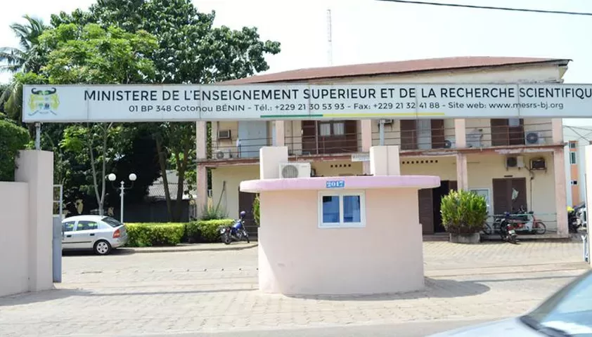 Entrée du ministère de l’enseignement supérieur et de la recherche scientifique