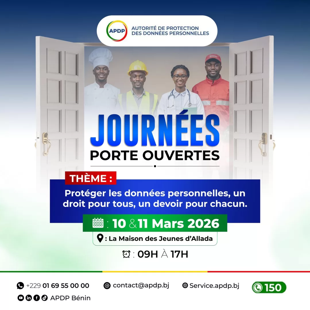 Quatre personnes en tenue professionnelle devant des portes ouvertes sur un fond clair avec texte informatif sur un événement