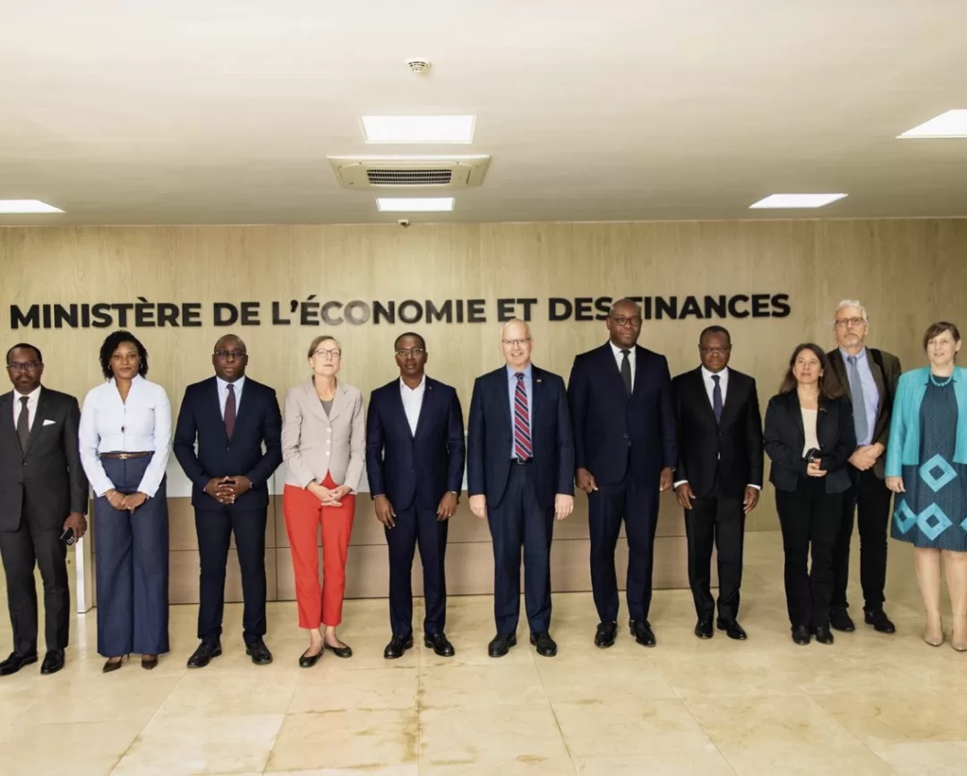 Photo d’ensemble des deux parties