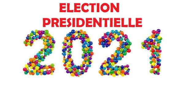Texte rouge « ELECTION PRESIDENTIELLE » au-dessus de chiffres colorés « 2021 » réalisés avec des capsules de bouteilles colorées