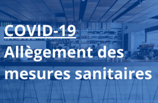 Texte blanc sur fond bleu avec bureau d'ordinateur flou en arrière-plan