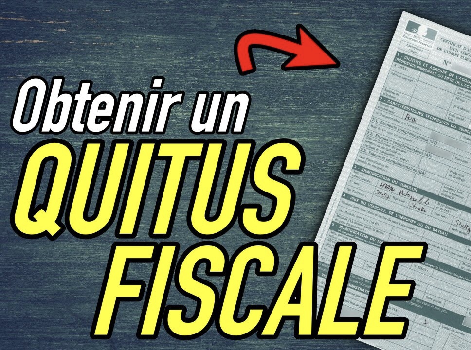 Texte "Obtenir un QUITUS FISCALE" avec une flèche rouge pointant vers un document officiel posé sur une surface en bois gris