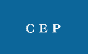 lettres blanches cep en majuscules sur fond bleu uni