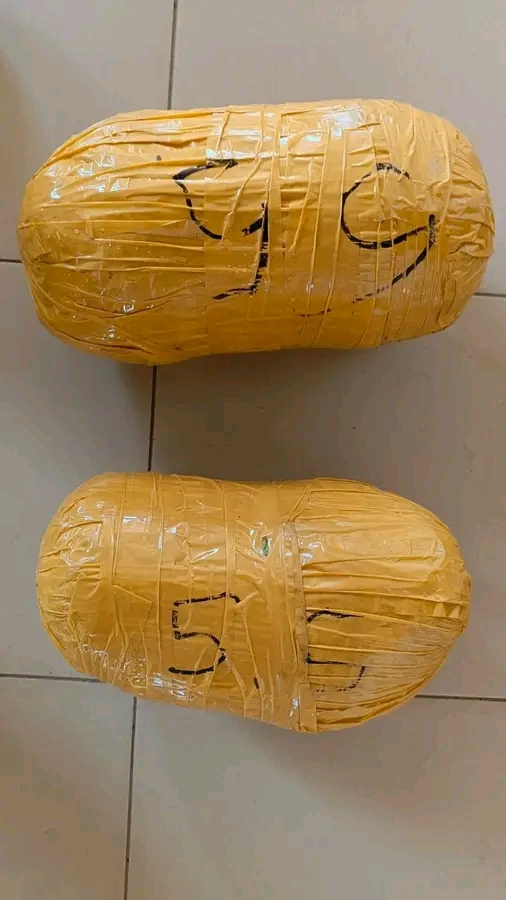 Les deux paquets de chanvre indien saisis à Malanville.